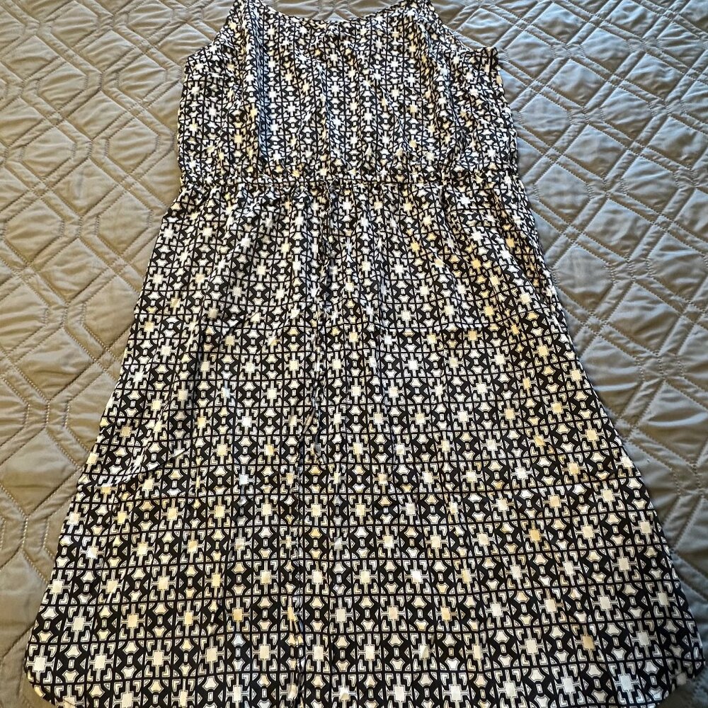 Joe Fresh Black & White Pattern Dress | Size Large | Easy Everyday Style